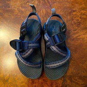 Chaco sandals blue and black little boy size 11